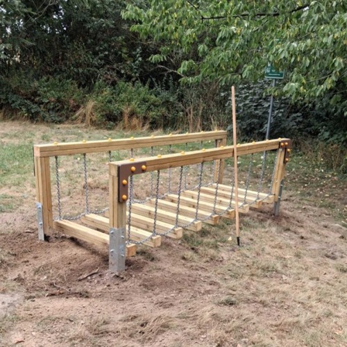 Neue Wackelbrücke für unseren Spielplatz