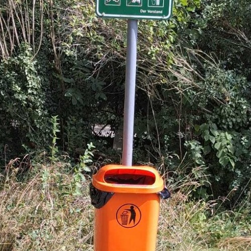 Neuer Mülleimer auf unserem Spielplatz installiert